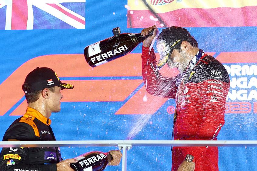 Cea mai recentă victorie a lui Carlos Sainz a venit la Singapore // foto: Guliver/gettyimages