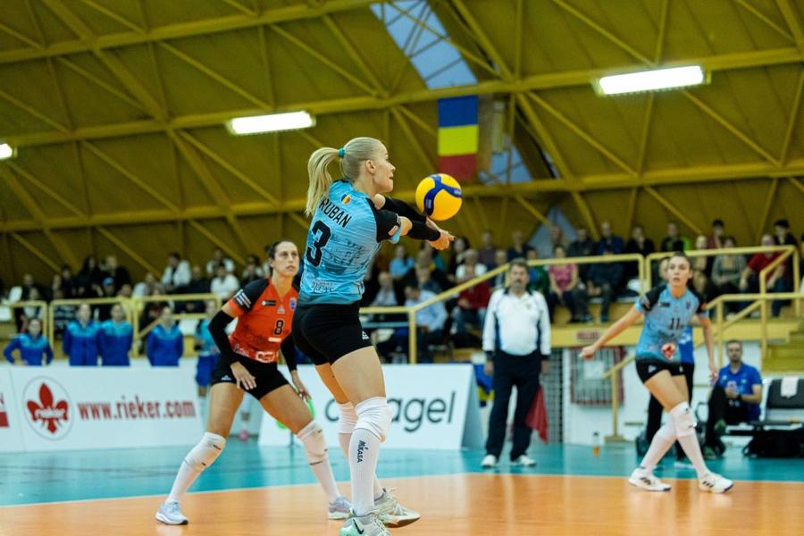 Yelyzaveta Ruban în acțiune Foto Facebook CSM Lugoj CSM București și CSM Lugoj au câștigat acasă în Challenge Cup » Șanse mari pentru calificarea în „optimi”