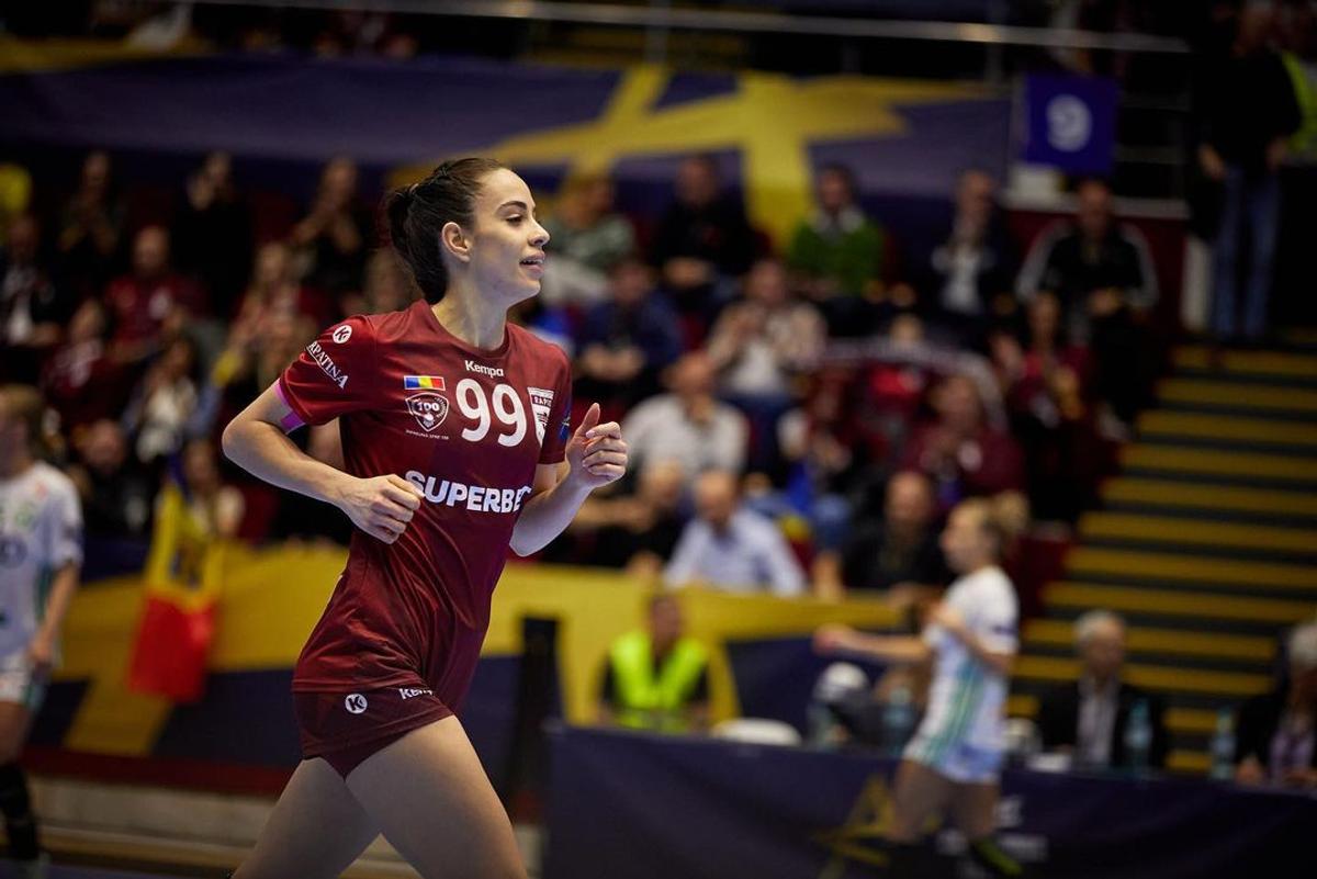 A venit în lacrimi la interviu » Sorina Grozav, imagini emoționante, după ce Rapid a zdrobit Buducnost în Liga Campionilor