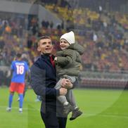Florin Tănase și „comoara” Zian, pe gazon după victoria FCSB-ului / FOTO: Cristi Preda (GSP)