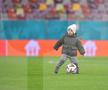 Florin Tănase și „comoara” Zian, pe gazon după victoria FCSB-ului / FOTO: Cristi Preda (GSP)