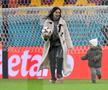Florin Tănase și „comoara” Zian, pe gazon după victoria FCSB-ului / FOTO: Cristi Preda (GSP)