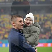 Florin Tănase și „comoara” Zian, pe gazon după victoria FCSB-ului / FOTO: Cristi Preda (GSP)