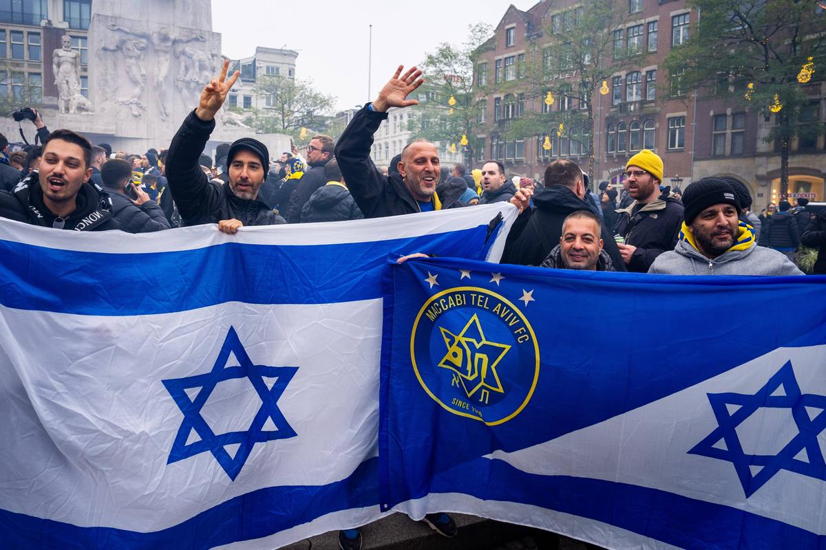 Incidente grave la Amsterdam, în Europa League: „Atacuri antisemite” » Imagini tulburătoare: mulți răniți și zeci de arestări