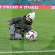 Florin Tănase și „comoara” Zian, pe gazon după victoria FCSB-ului / FOTO: Cristi Preda (GSP)