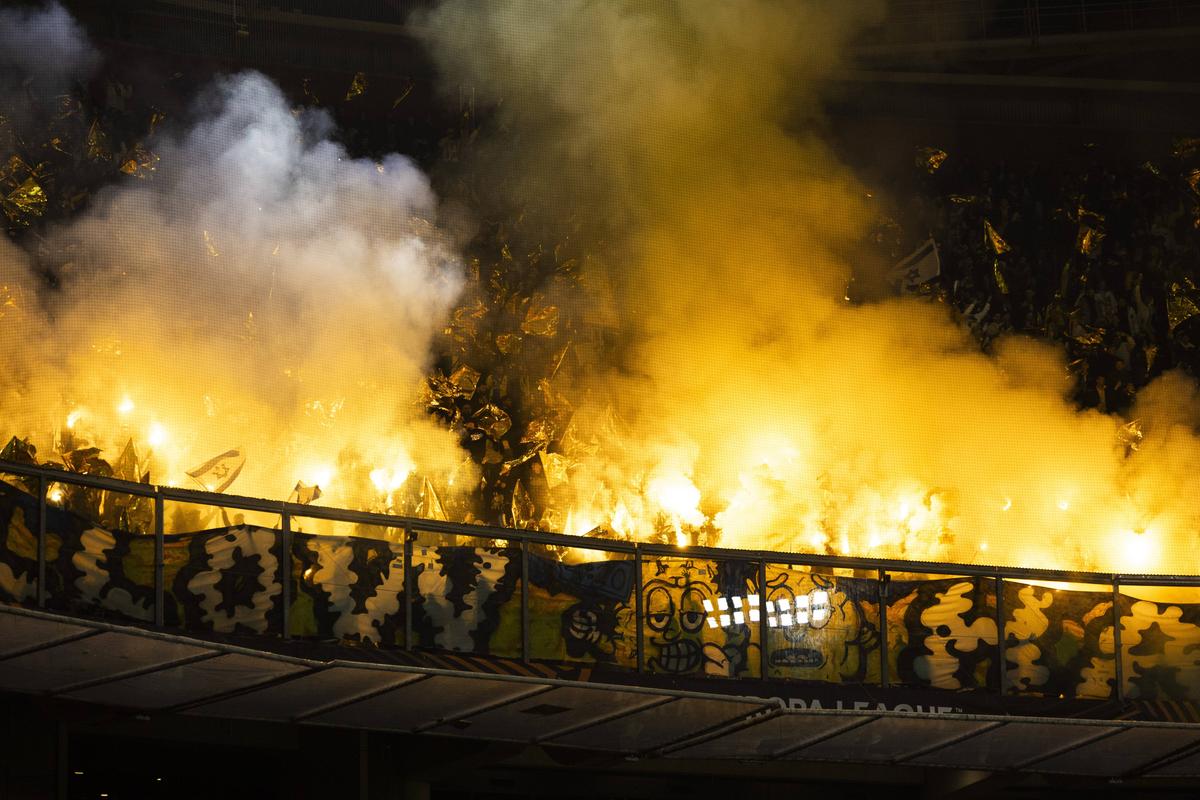 Incidente grave la Amsterdam, în Europa League: „Atacuri antisemite” » Imagini tulburătoare: mulți răniți și zeci de arestări