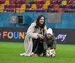 Florin Tănase și „comoara” Zian, pe gazon după victoria FCSB-ului / FOTO: Cristi Preda (GSP)