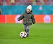 Florin Tănase și „comoara” Zian, pe gazon după victoria FCSB-ului / FOTO: Cristi Preda (GSP)
