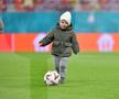 Florin Tănase și „comoara” Zian, pe gazon după victoria FCSB-ului / FOTO: Cristi Preda (GSP)