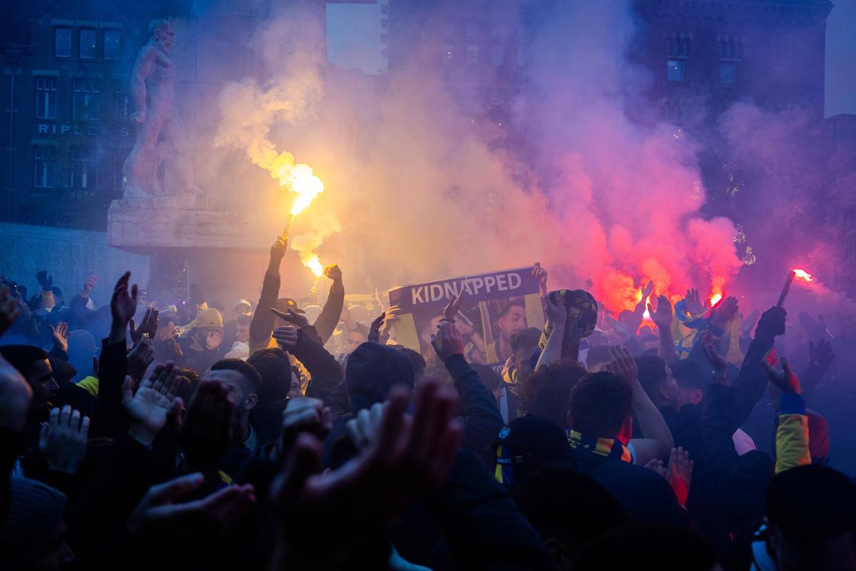 Incidente grave la Amsterdam, în Europa League: „Atacuri antisemite” » Imagini tulburătoare: mulți răniți și zeci de arestări