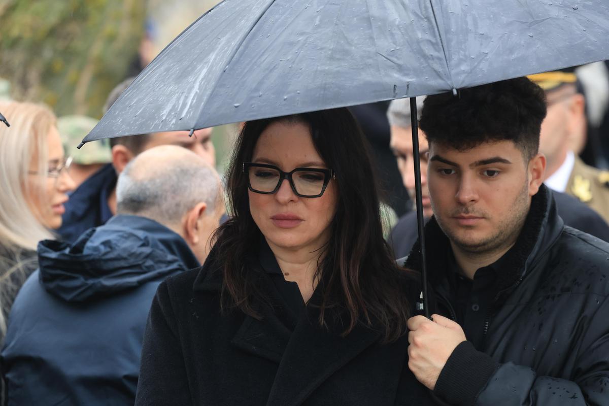 „Te iubim, bunicu'!” » Marele Emeric Ienei, înmormântat în Cimitirul „Rulikowski” cu onoruri militare, torțe și o brazdă de gazon din Ghencea