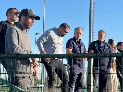Dorin Marin, primul din dreapta, e considerat inițiatorul bătăii iscate între părinți la meciul U Craiova - Rapid U17
