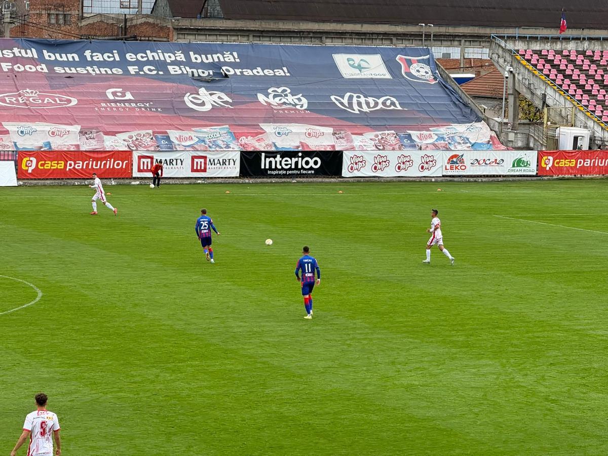 Oradea și-a cinstit legenda » Stadionul a vibrat în memoria lui Emeric Ienei, la meciul Bihorului din Liga 2