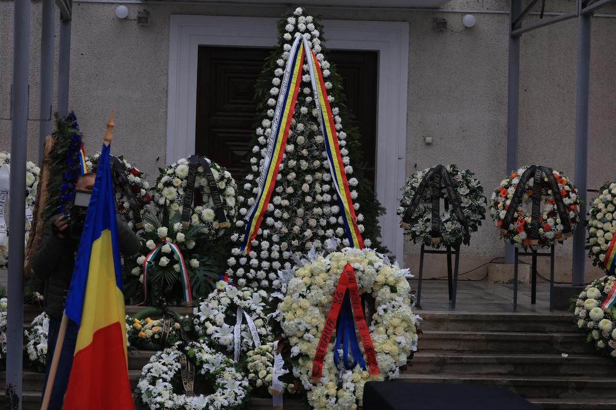 Gino Iorgulescu a trimis cea mai impunătoare coroană de flori la înmormântarea lui Emeric Ienei