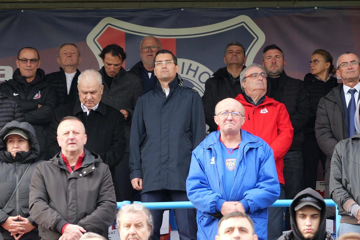 Oradea și-a cinstit legenda » Stadionul a vibrat în memoria lui Emeric Ienei, la meciul Bihorului din Liga 2