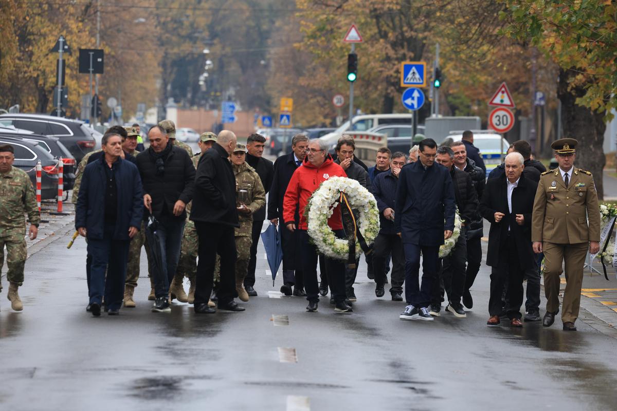 Criticat pentru că s-a îmbrăcat în roșu la înmormântarea lui Emeric Ienei, Mihai Stoichiță a explicat ce a dorit: „Despre asta era vorba”