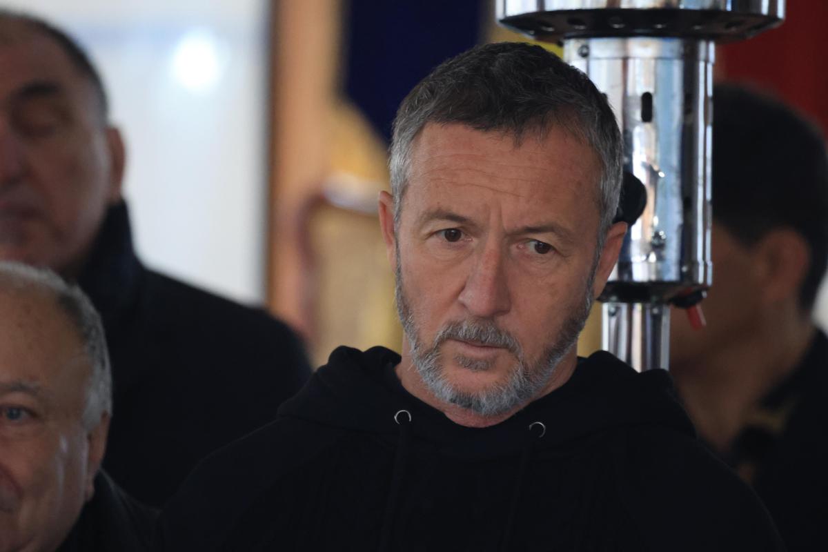 Criticat pentru că s-a îmbrăcat în roșu la înmormântarea lui Emeric Ienei, Mihai Stoichiță a explicat ce a dorit: „Despre asta era vorba”