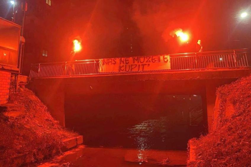 Conflict deschis în Bosnia, ultrașii au protestat prin mesaje în mai multe orașe