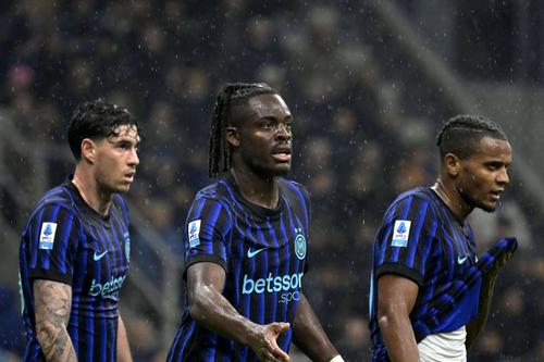 Cea mai bună linie defensivă a lui Cristi Chivu la Inter: Alessandro Bastoni, Yann Bisseck și Manuel Akanji / Foto: Imago