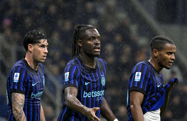 Barcelona transferă titularul lui Chivu: „El este alesul și o prioritate absolută. Hansi Flick și-a dat deja acordul”