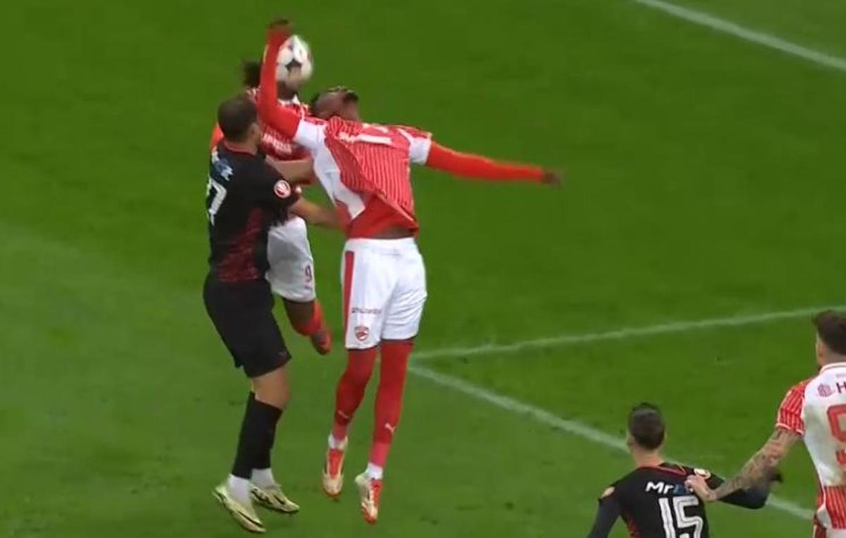 A venit verdictul lui Vassaras: gafă MAJORĂ de arbitraj la Dinamo - Csikszereda