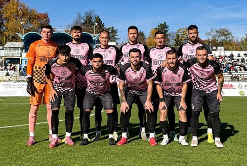 Codruț Sandu a ajutat-o pe Corvinul să ajungă lider în Liga 2. Foto: Facebook Corvinul Hunedoara