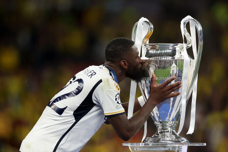 Antonio Rudiger, după triumful cu Real Madrid în Liga Campionilor (sezonul 2023/2024) // FOTO: Getty Images Decizie neașteptată la Real Madrid » Negocierile au fost puse pe hold!