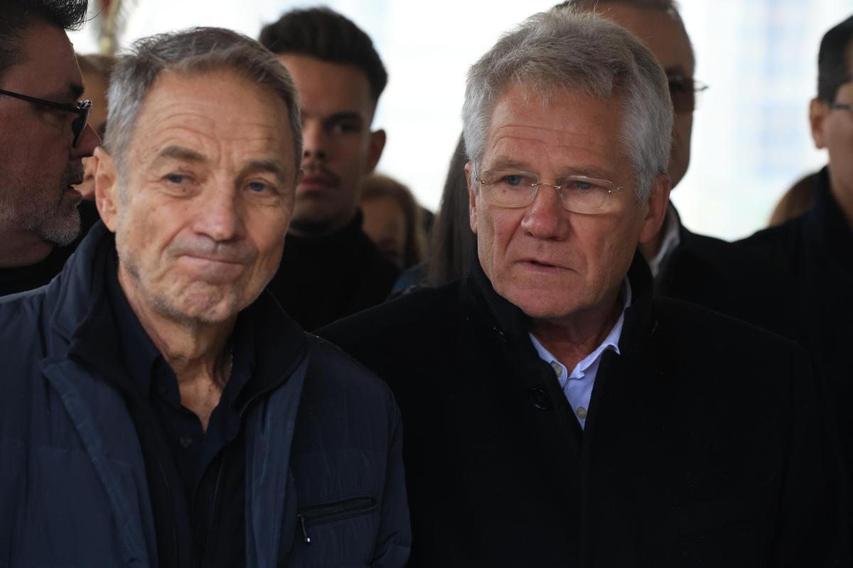 Criticat pentru că s-a îmbrăcat în roșu la înmormântarea lui Emeric Ienei, Mihai Stoichiță a explicat ce a dorit: „Despre asta era vorba”