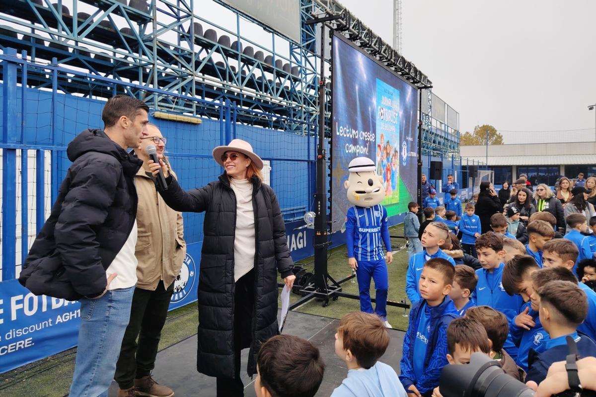 Lansarea cărții „Jurnalul unui fotbalist de buzunar” la Academia Hagi