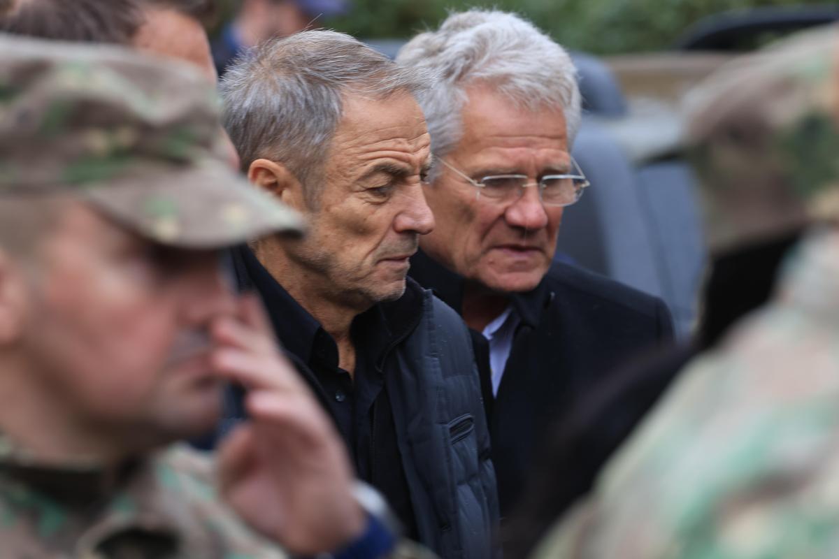 Criticat pentru că s-a îmbrăcat în roșu la înmormântarea lui Emeric Ienei, Mihai Stoichiță a explicat ce a dorit: „Despre asta era vorba”