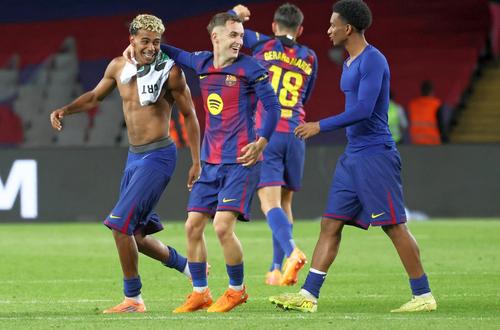 Arsenal și Chelsea sunt interesate de transferul lui Marc Casado (22 de ani), mijlocașul celor de la Barcelona. Pe fir este și Napoli, campioana Italiei.