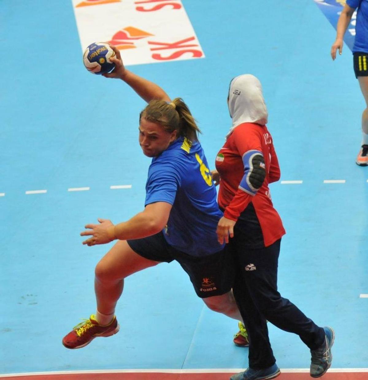CAMPIONATUL MONDIAL DE HANDBAL // FOTO Hannah Mouncey, prima jucătoare transgender, rupe tăcerea! A dus Australia la Mondial, dar n-a fost convocată: „Antrenoarea mi-a spus că asta va fi varianta oficială”