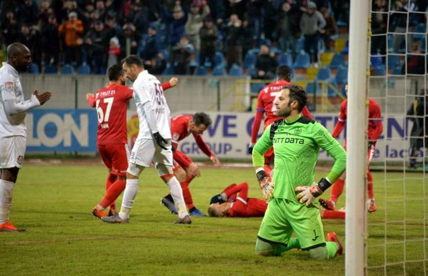 BOTOȘANI - CFR CLUJ 2-1 / FOTO+VIDEO Dan Petrescu a sacrificat campionatul pentru Europa, iar CFR a fost răpusă la Botoșani