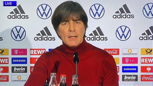 Selecționerul Germaniei Joachim Low a stârnit un adevărat scandal, luni, la prima ieșire publică după 0-6 cu Spania. S-a luat inclusiv de responsabilii Federației, iar fanii și presa nu mai cred în el și-l vor plecat // IMAGO