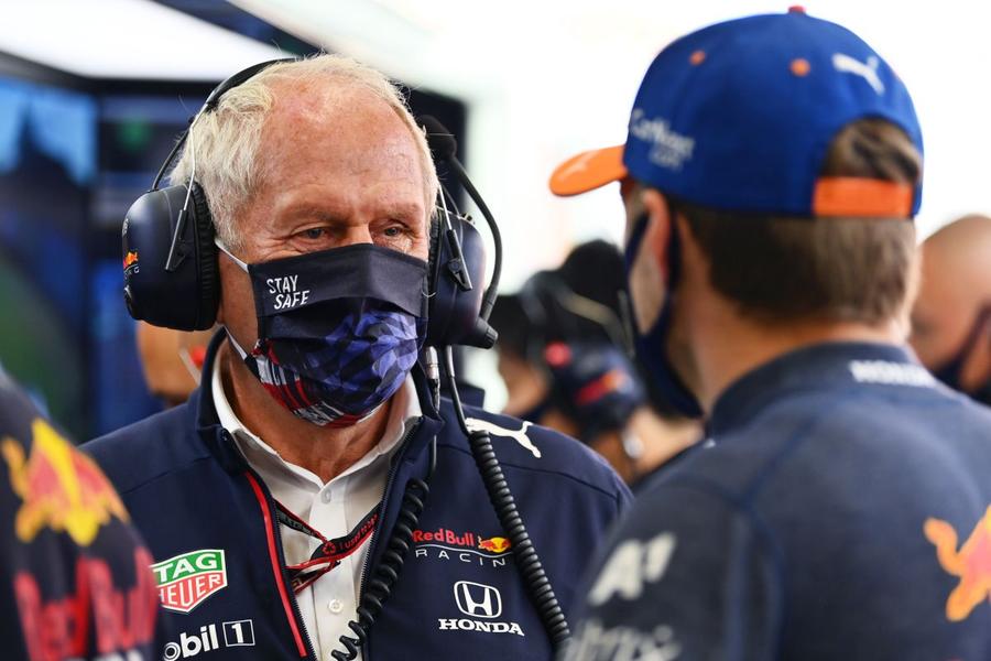 Helmut Marko, alături de Max Verstappen // foto: Guliver/gettyimages Consilierul-șef de la Red Bull recunoaște că a evaluat greșit accidentul dintre Verstappen și Hamilton