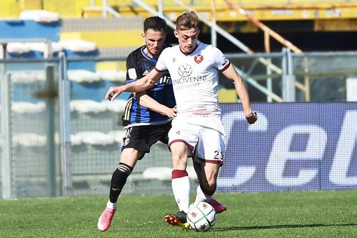 Claudiu Micovschi, în alb, la Reggina // foto: Imago Images