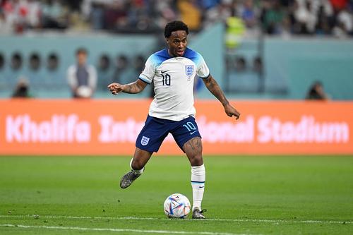 Raheem Sterling și-a rezolvat problema cu familia, care i-a fost atacată la Surrey de o bandă de hoți. Jucătorul lui Chelsea e acum la dispoziția selecționerului Angliei.