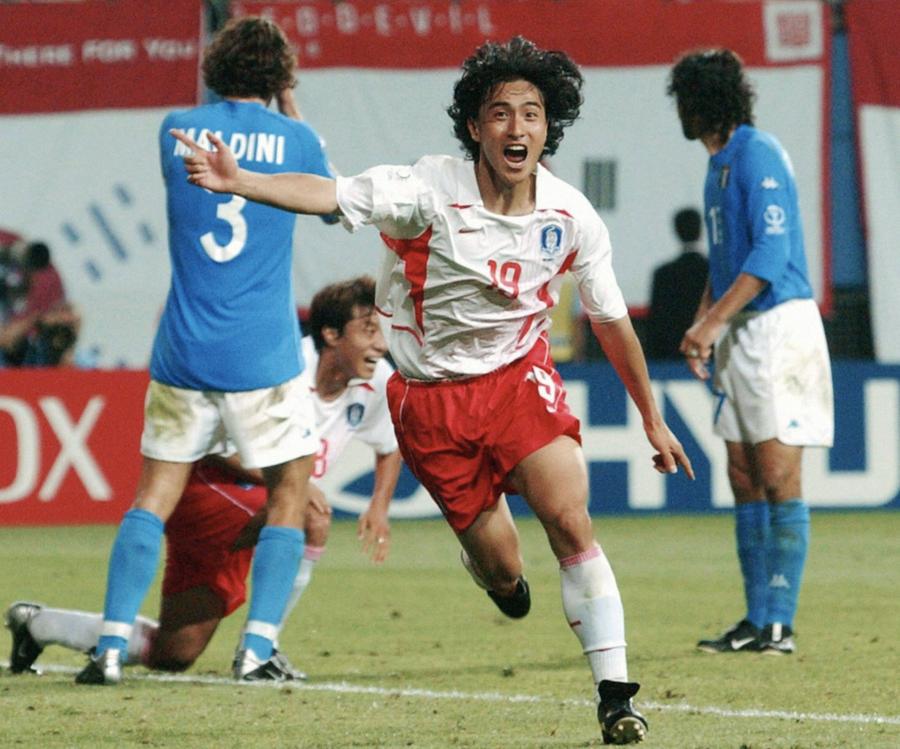 Ahn Jung-hwan a dat lovitura printr-un gol de aur în minutul 117 contra Italiei la CM 2002 Turneul final din Qatar a respectat în „optimi” tradiția ultimilor 20 de ani