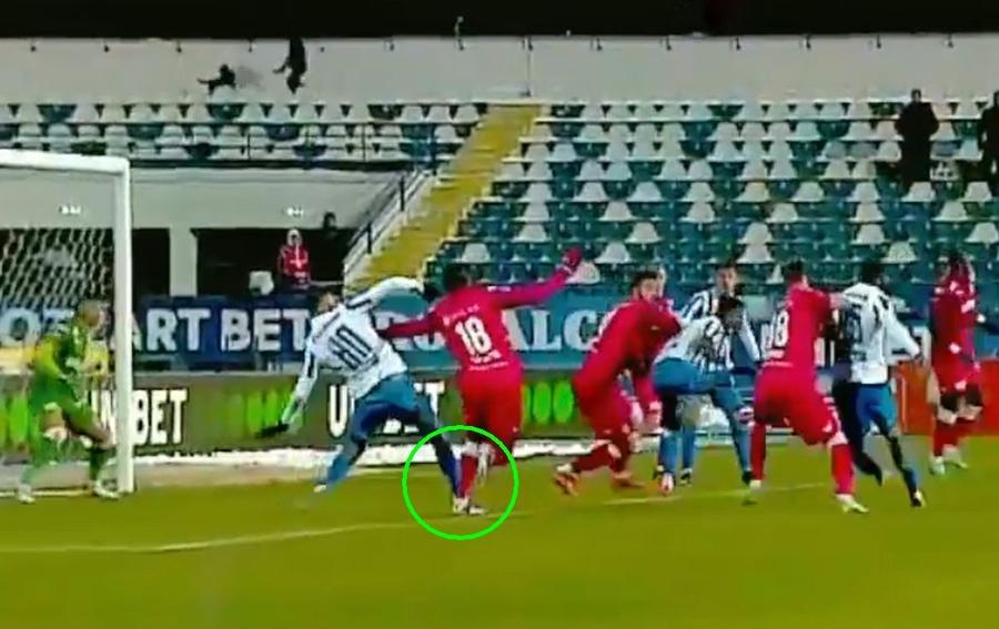 FOTO: Captură TV @Digi Sport 1 Ion Crăciunescu, consternat de o fază din Iași - UTA: „Aoleu! E penalty și «roșu». Poate n-au vrut să vadă la VAR...”
