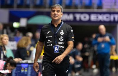 Mutare-șoc în handbalul feminin european! La ce echipă a fost prezentat Ambros Martin