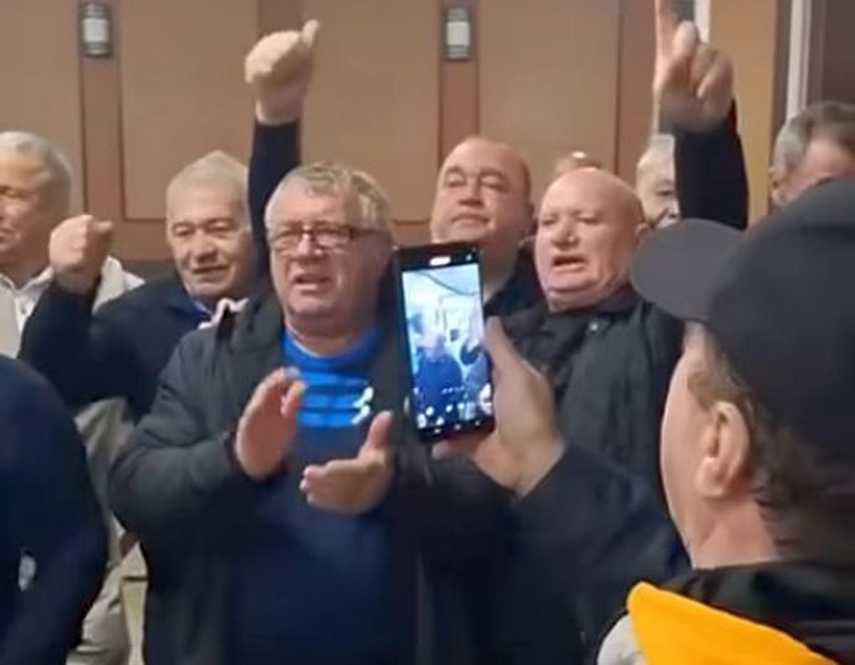 Filmarea care a încins spiritele » „Omul negru” din Bănie cântă umăr la umăr cu gloriile Craiovei Maxima: „Nu-i e rușine să apară acolo?!”