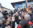 Călin Georgescu, la secția de votare din Mogoșoaia duminică dimineața. Zeci de reporteri l-au așteptat / FOTO: Remus Dinu, Andrei Furnigă (GSP).