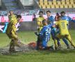 Petrolul - Universitatea Craiova 1-1 » Lupte în noroi pentru un rezultat care îi ajută mai mult pe alții