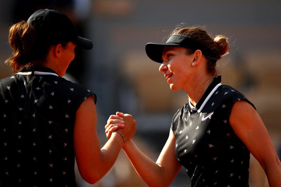 Simona Halep și Iga Swiatek, în 2019/Foto: Getty Images Presa poloneză acuză „minciuni răspândite de Simona Halep” în cazul lui Iga Swiatek: „Nu este posibil să vorbești despre așa ceva”