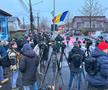 Călin Georgescu, la secția de votare din Mogoșoaia duminică dimineața. Zeci de reporteri l-au așteptat / FOTO: Remus Dinu, Andrei Furnigă (GSP).