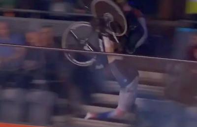 Accident grav pe un velodrom din Londra » Campioana olimpică și adversara ei, propulsate peste gard