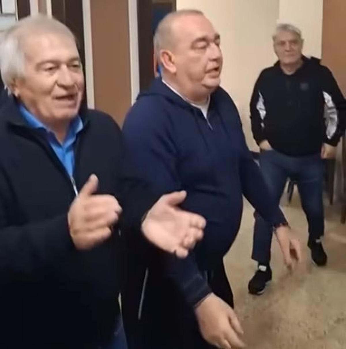 Gigi Nețoiu, „omul negru din Bănie”, cântă umăr la umăr cu gloriile Craiovei Maxima