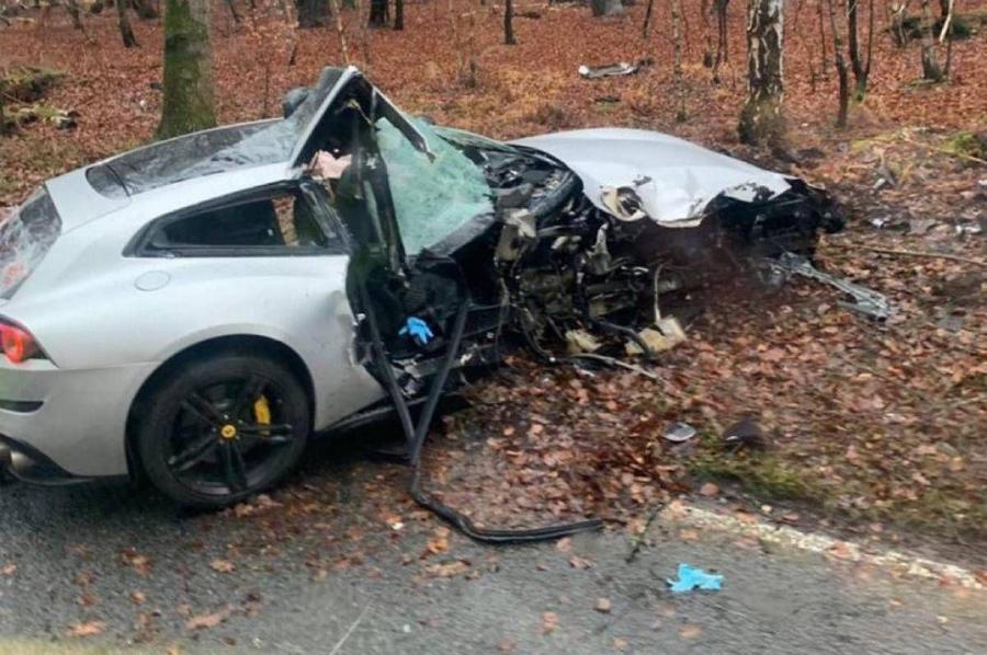 Ferrari-ul lui Michail Antonio, după impactul cu un copac / Foto: Imago Externat la patru săptămâni după ce a fentat moartea » „M-a salvat Dumnezeu. Altfel acum n-aș mai fi fost viu”