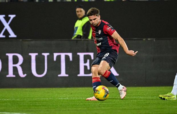 Cagliari a pierdut la limită în deplasare cu Fiorentina » Ce notă a primit Răzvan Marin