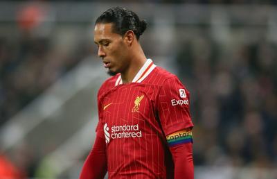 Liverpool i-a propus prelungirea contractului lui Virgil Van Dijk » Decizia căpitanului „cormoranilor”